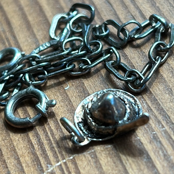 Vintage Silver bracelet with a plated German Trachten Hat charm - Picture 5 of 9